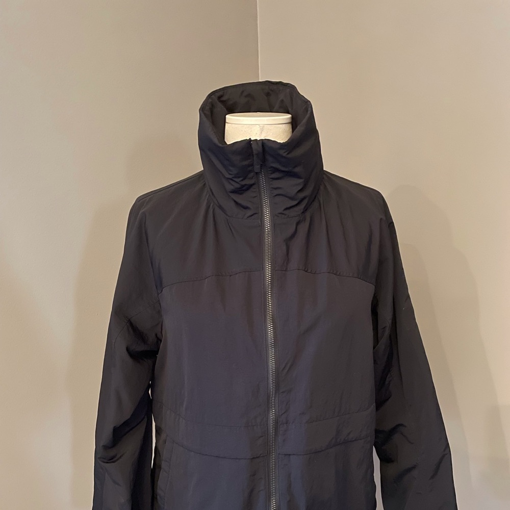 Lululemon Women's Rain Jacket Black, Size 10 Preowned